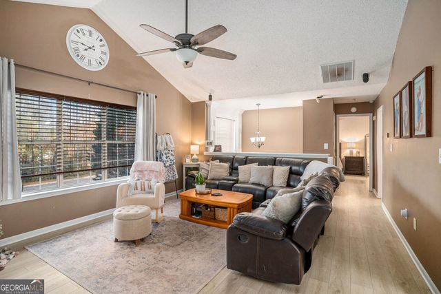 125 Floresta Drive, Mcdonough, GA 30252