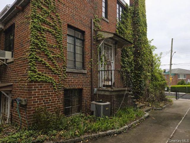 3231 Waterbury Avenue, Bronx, NY 10465