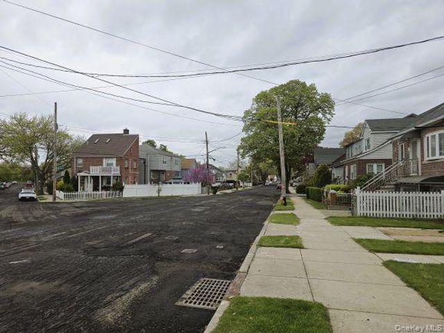 3231 Waterbury Avenue, Bronx, NY 10465