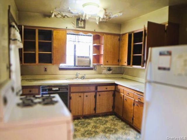 3231 Waterbury Avenue, Bronx, NY 10465