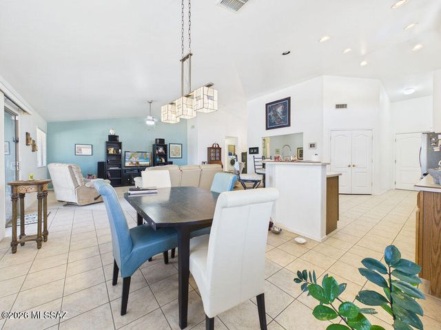 6827 S Star Ridge Place, Tucson, AZ 85757