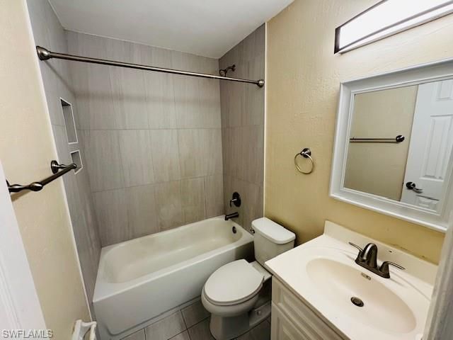 3325 Airport RD N T7, Naples, FL 34105