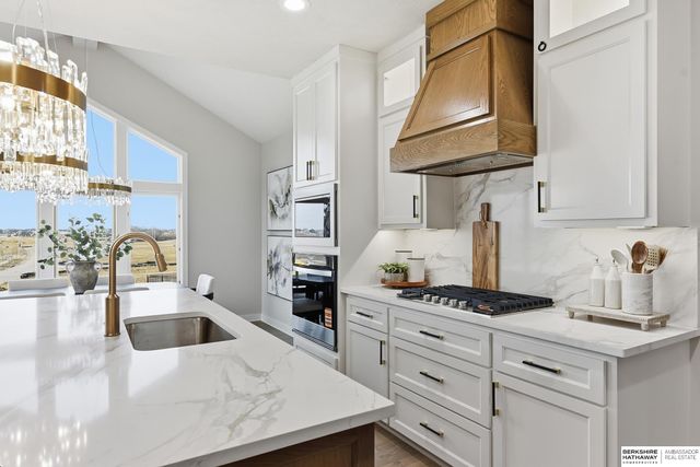 5404 N 196th Avenue, Elkhorn, NE 68022