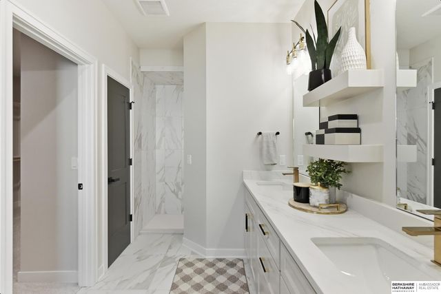 5404 N 196th Avenue, Elkhorn, NE 68022