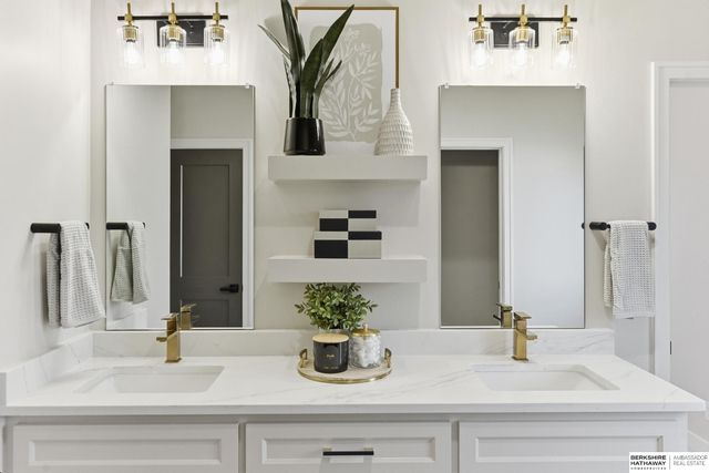 5404 N 196th Avenue, Elkhorn, NE 68022