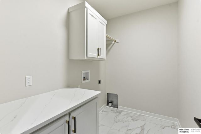 5404 N 196th Avenue, Elkhorn, NE 68022