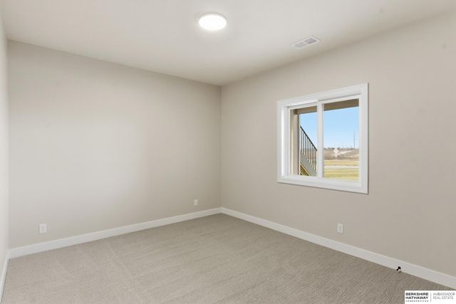 5404 N 196th Avenue, Elkhorn, NE 68022