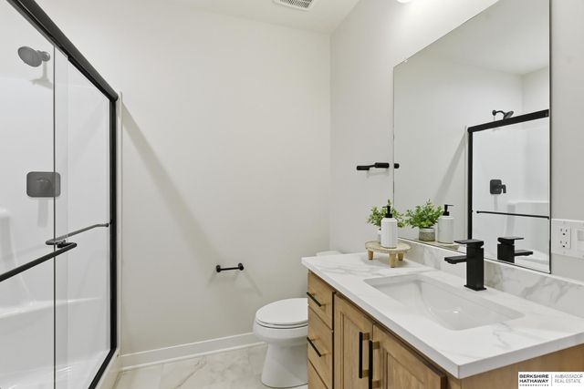 5404 N 196th Avenue, Elkhorn, NE 68022