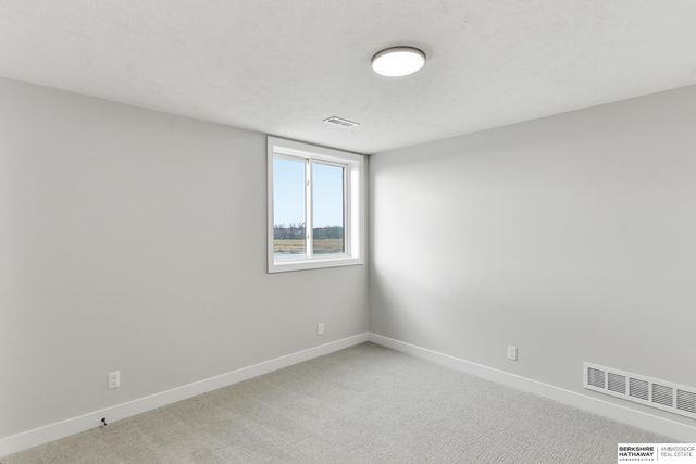 5404 N 196th Avenue, Elkhorn, NE 68022