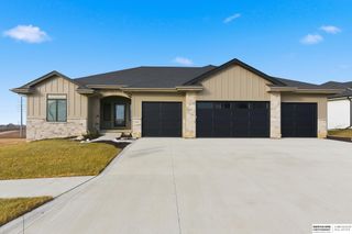 5404 N 196th Avenue, Elkhorn, NE 68022