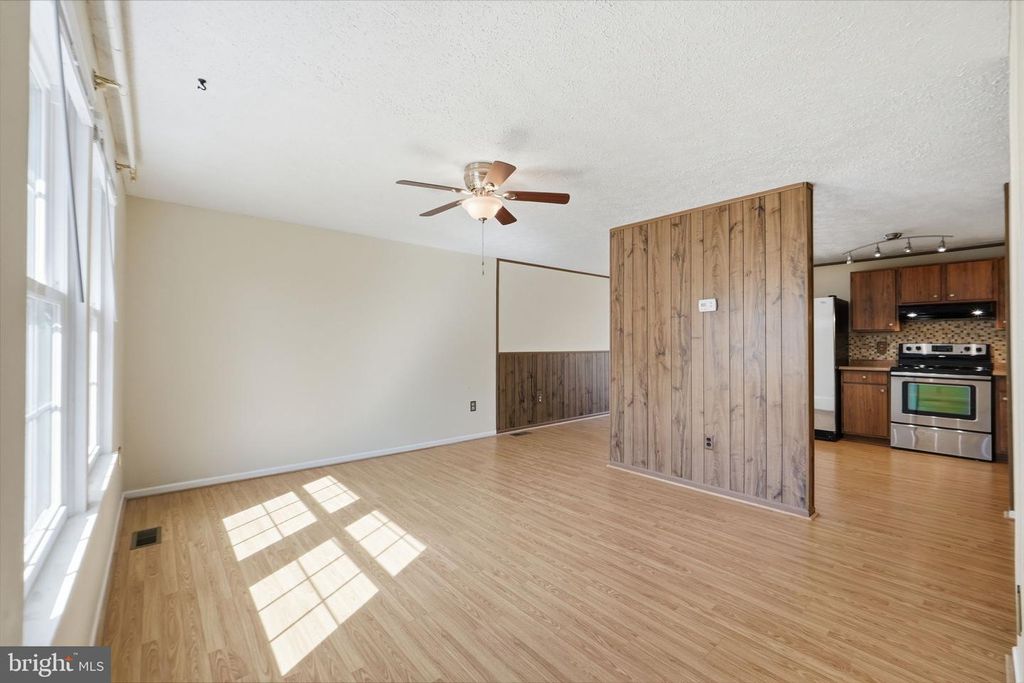 Image 2 of property listing at 10300 FORESTGROVE LN, Bowie, MD 20721