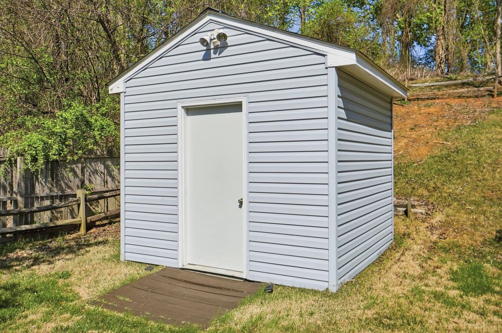 Image 28 of property listing at 10300 FORESTGROVE LN, Bowie, MD 20721