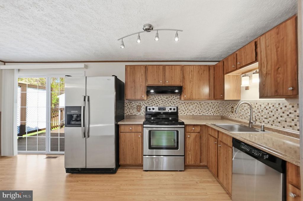 Image 6 of property listing at 10300 FORESTGROVE LN, Bowie, MD 20721