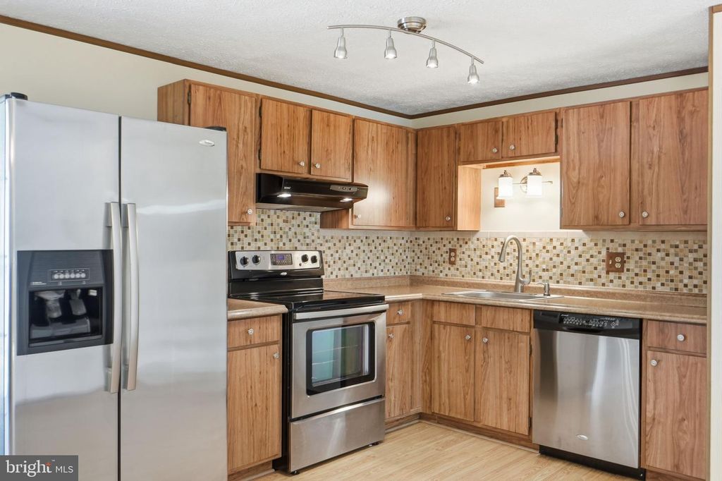 Image 7 of property listing at 10300 FORESTGROVE LN, Bowie, MD 20721