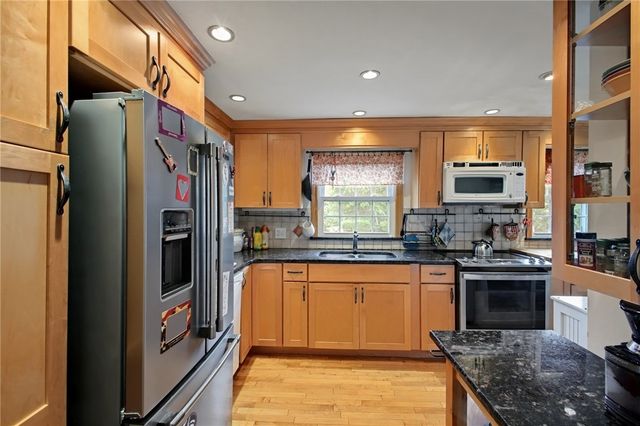 37 Nelson Road, Cranston, RI 02921