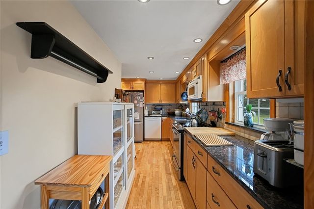 37 Nelson Road, Cranston, RI 02921