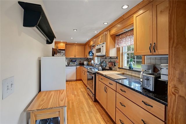 37 Nelson Road, Cranston, RI 02921