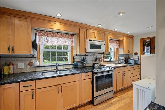 37 Nelson Road, Cranston, RI 02921