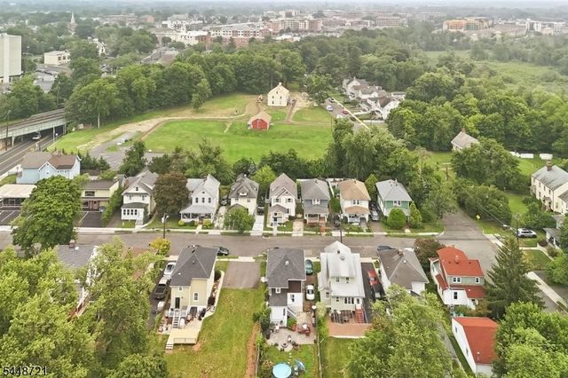 9 S Middaugh St, Somerville Boro, NJ 08876