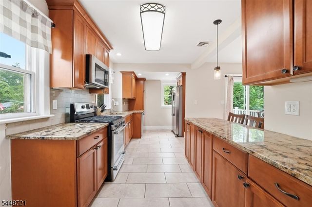 9 S Middaugh St, Somerville Boro, NJ 08876