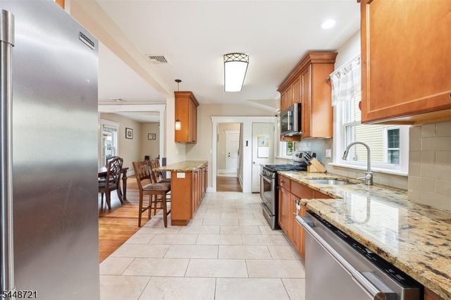 9 S Middaugh St, Somerville Boro, NJ 08876