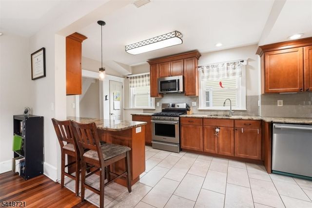 9 S Middaugh St, Somerville Boro, NJ 08876