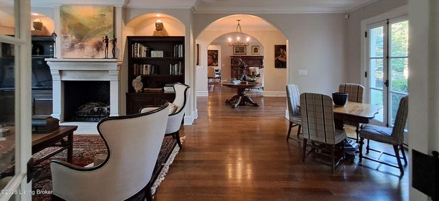 2328 Village Dr, Louisville, KY 40205