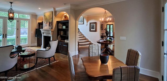 2328 Village Dr, Louisville, KY 40205