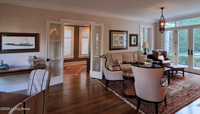 2328 Village Dr, Louisville, KY 40205