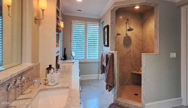 2328 Village Dr, Louisville, KY 40205