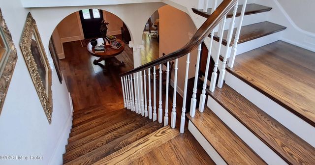 2328 Village Dr, Louisville, KY 40205