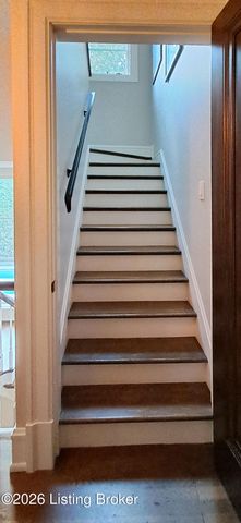 2328 Village Dr, Louisville, KY 40205