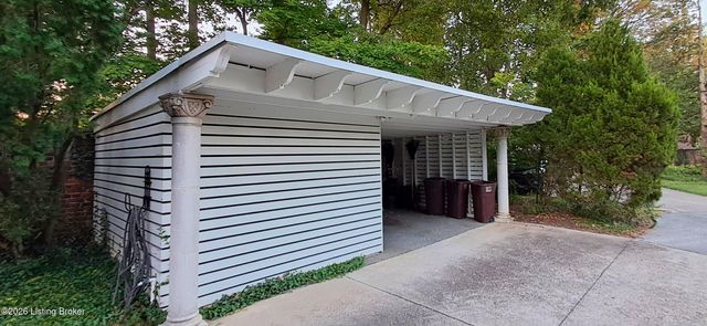 2328 Village Dr, Louisville, KY 40205