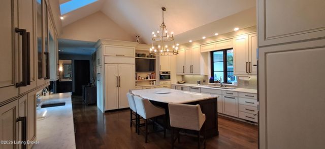 2328 Village Dr, Louisville, KY 40205