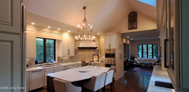 2328 Village Dr, Louisville, KY 40205