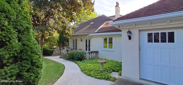 2328 Village Dr, Louisville, KY 40205