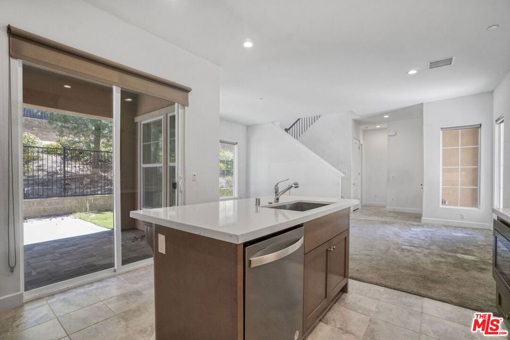 Image 11 of property listing at 20705 W Chestnut Circle, Porter Ranch, CA 91326
