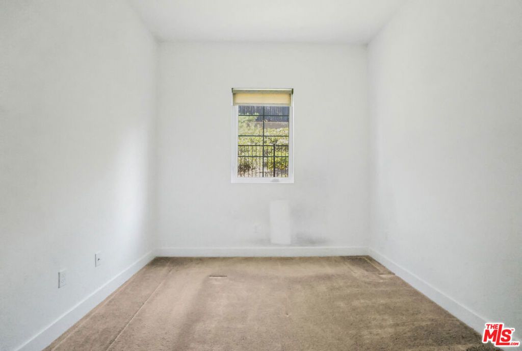Image 13 of property listing at 20705 W Chestnut Circle, Porter Ranch, CA 91326