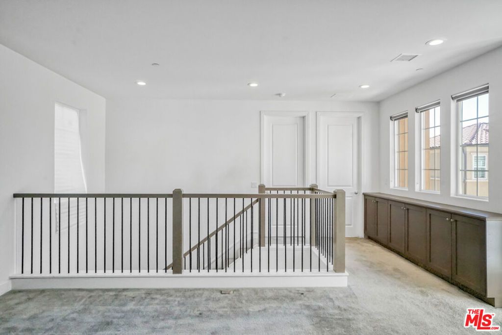 Image 16 of property listing at 20705 W Chestnut Circle, Porter Ranch, CA 91326