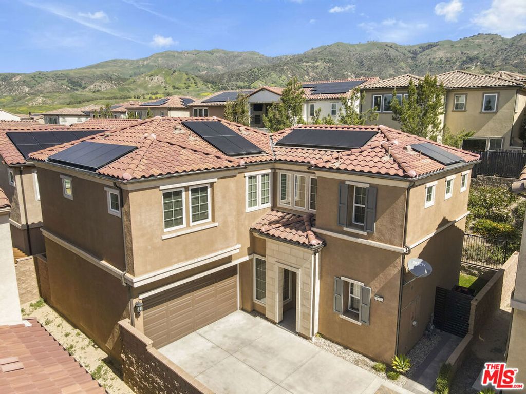 Image 2 of property listing at 20705 W Chestnut Circle, Porter Ranch, CA 91326