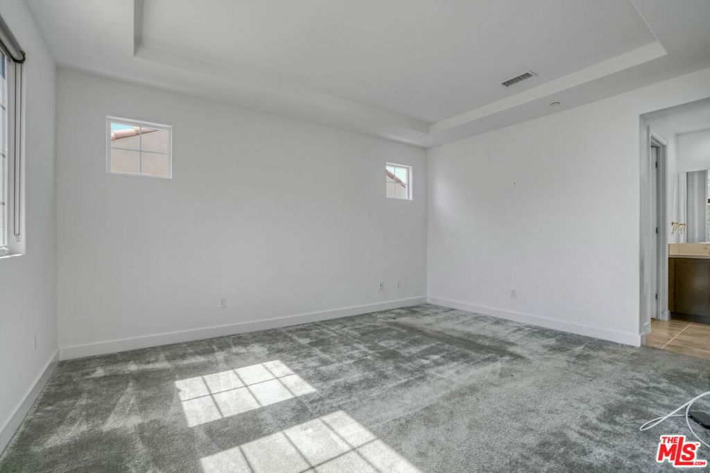 Image 20 of property listing at 20705 W Chestnut Circle, Porter Ranch, CA 91326