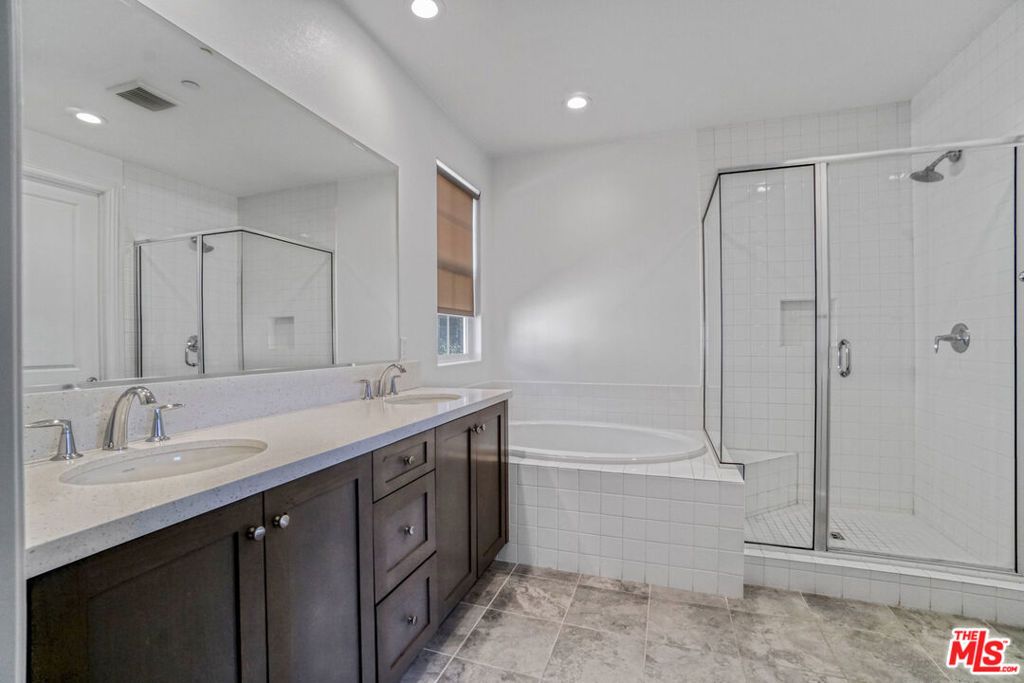 Image 22 of property listing at 20705 W Chestnut Circle, Porter Ranch, CA 91326
