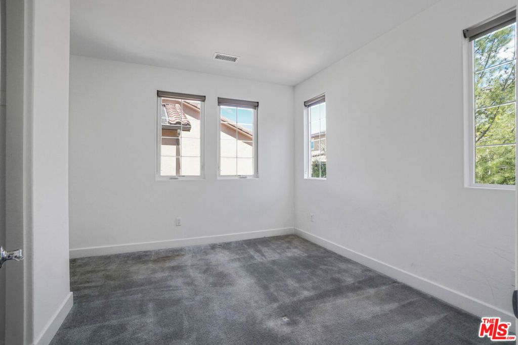 Image 26 of property listing at 20705 W Chestnut Circle, Porter Ranch, CA 91326