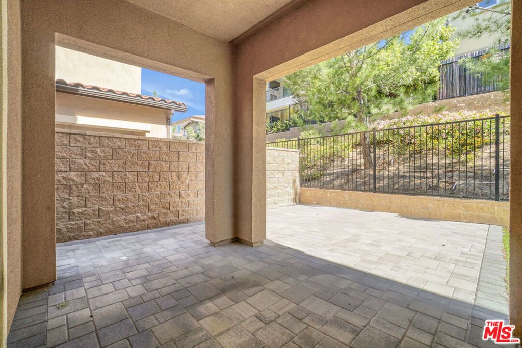 Image 28 of property listing at 20705 W Chestnut Circle, Porter Ranch, CA 91326