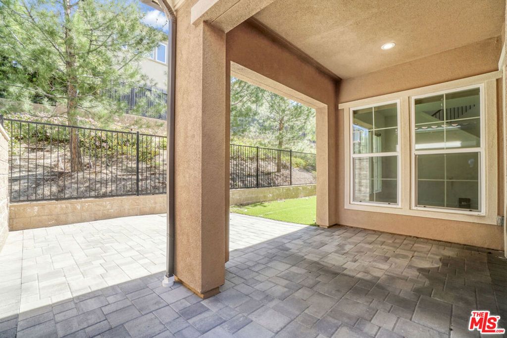 Image 29 of property listing at 20705 W Chestnut Circle, Porter Ranch, CA 91326