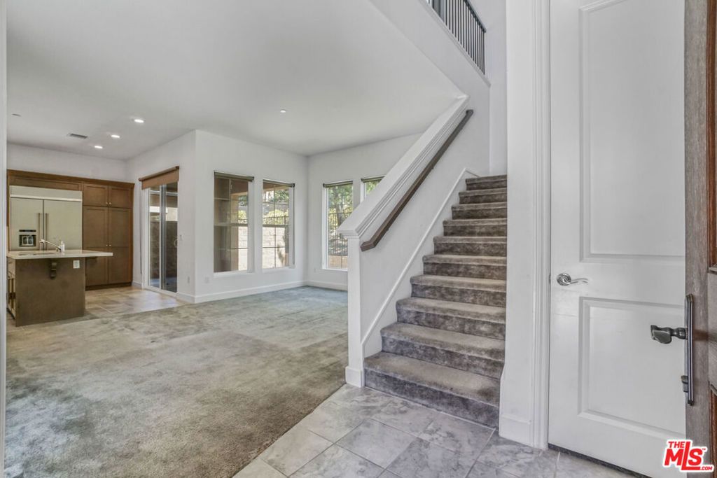 Image 3 of property listing at 20705 W Chestnut Circle, Porter Ranch, CA 91326