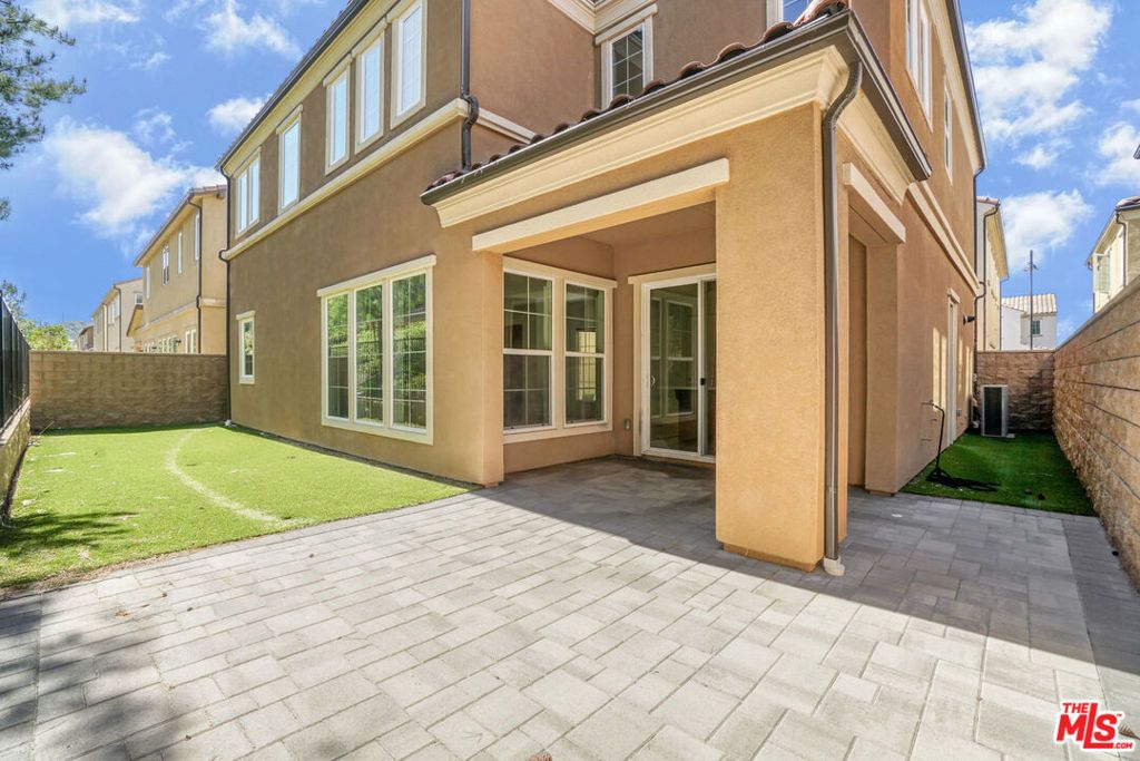 Image 30 of property listing at 20705 W Chestnut Circle, Porter Ranch, CA 91326