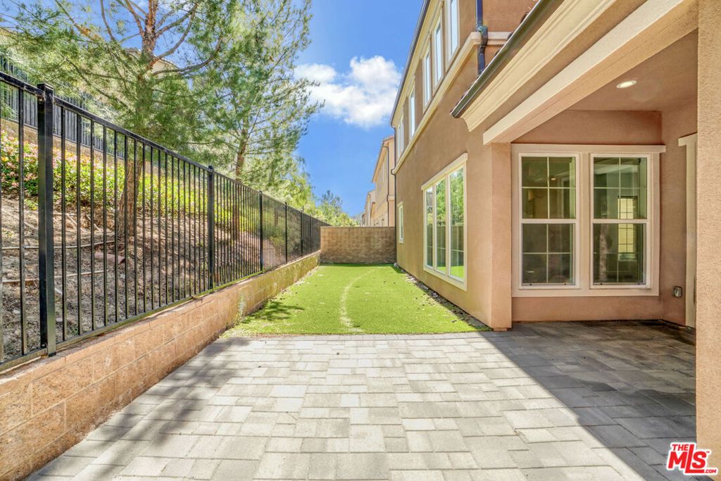 Image 31 of property listing at 20705 W Chestnut Circle, Porter Ranch, CA 91326
