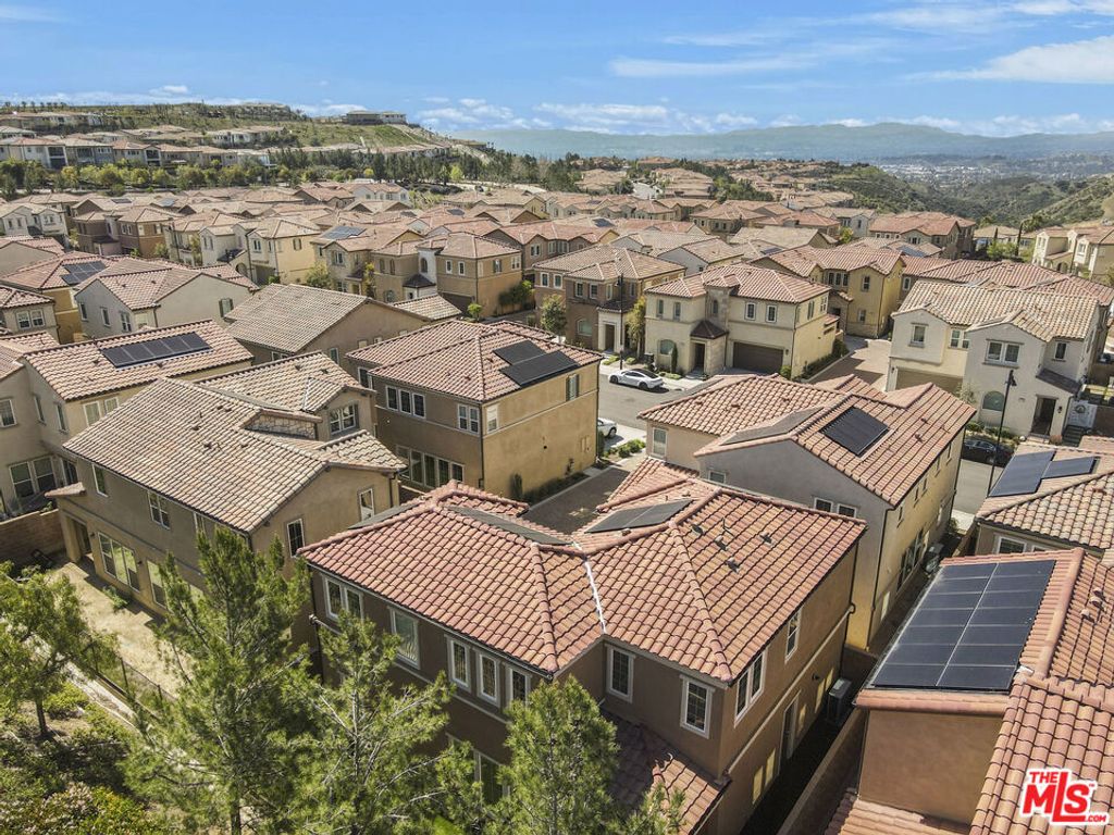Image 32 of property listing at 20705 W Chestnut Circle, Porter Ranch, CA 91326