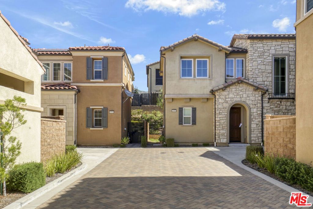 Image 33 of property listing at 20705 W Chestnut Circle, Porter Ranch, CA 91326